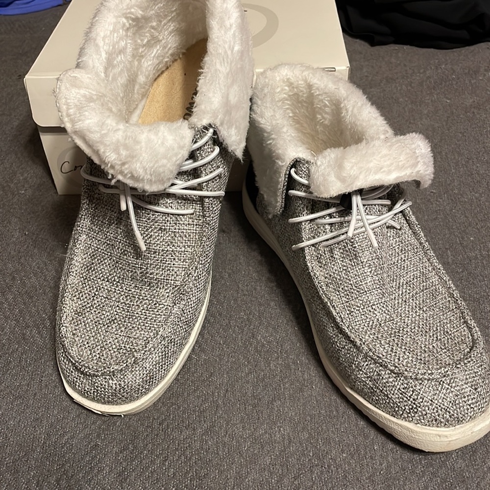 Women’s OUTWOODS ankle booties